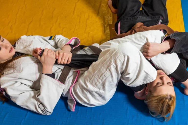 young-girls-practice-brazilian-jiu-jitsu-gym (Web H)